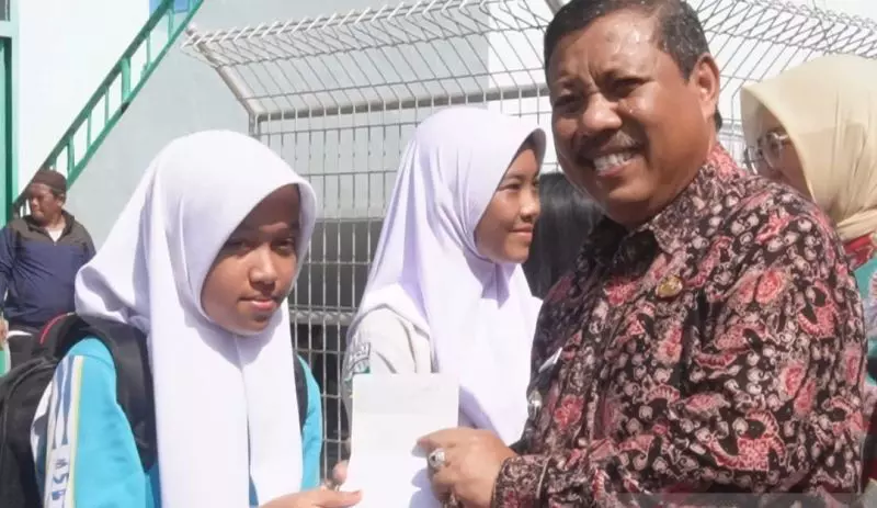 Pangkalpinang berikan bantuan beasiswa bagi 1.041 siswa