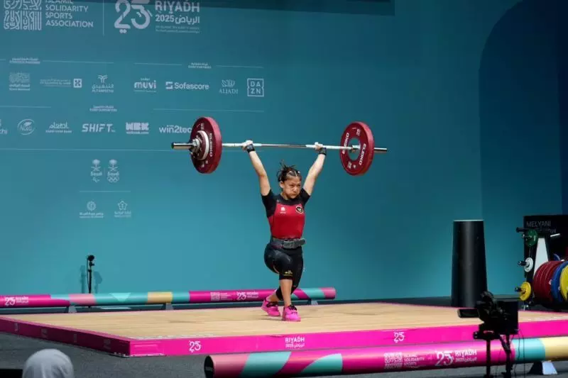 Melyani rebut tiga perak angkat besi, medali pertama Indonesia di ISG