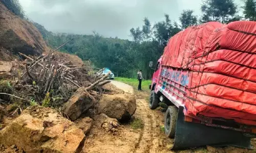 Polres Lanny Jaya tanggap bantu warga usai longsor