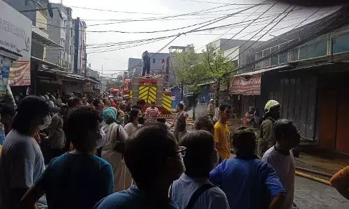 Gudang konveksi di Jelambar terbakar, 20 damkar dikerahkan