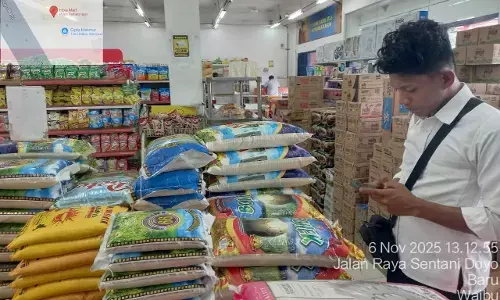 Jaga stabilitas harga, Polres Jayapura bagikan 10 ton beras ke warga Jaga stabilitas harga, Polres Jayapura bagikan 10 ton beras ke warga