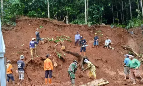 BPBD Ciamis asesmen 12 lokasi yang dilanda bencana longsor BPBD Ciamis asesmen 12 lokasi yang dilanda bencana longsor