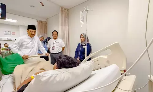 Jenguk korban ledakan SMAN 72, Gus Ipul pastikan seluruh biaya ditanggung Pemerintah