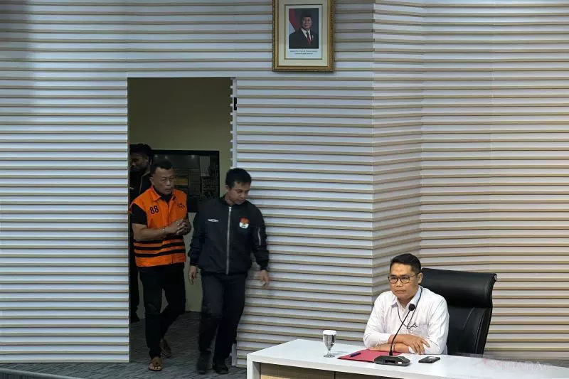 KPK ungkap Bupati Ponorogo terima Rp2,6 miliar dari tiga klaster kasus KPK ungkap Bupati Ponorogo terima Rp2,6 miliar dari tiga klaster kasus
