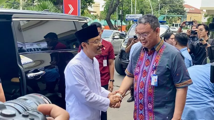 Jenguk korban ledakan SMAN 72, Mensos pastikan dukungan pemulihan menyeluruh Jenguk korban ledakan SMAN 72, Mensos pastikan dukungan pemulihan menyeluruh