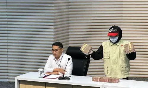 KPK sita Rp500 juta saat OTT Bupati Ponorogo Sugiri Sancoko KPK sita Rp500 juta saat OTT Bupati Ponorogo Sugiri Sancoko