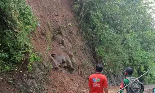 BPBD: Hujan deras picu longsor dan banjir di sejumlah wilayah Cilacap BPBD: Hujan deras picu longsor dan banjir di sejumlah wilayah Cilacap