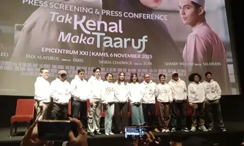 Film Tak Kenal Maka Taaruf, sebuah keberanian Toma Margens menampilkan tema berbeda Film Tak Kenal Maka Taaruf, sebuah keberanian Toma Margens menampilkan tema berbeda