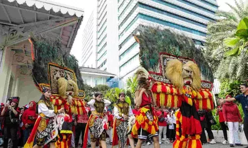 Pram: Balai Kota rumah bersama bagi warga berbagai suku dan agama Pram: Balai Kota rumah bersama bagi warga berbagai suku dan agama