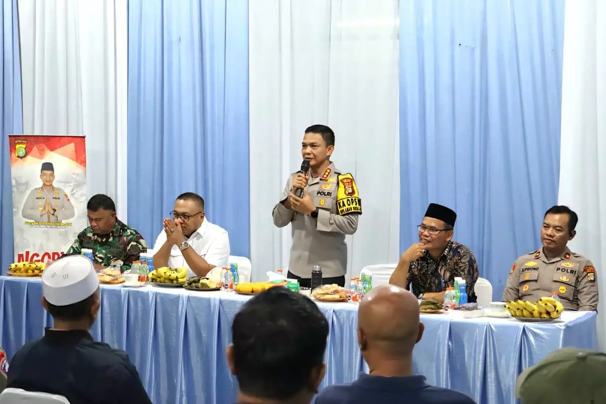 Kapolres Metro Depok hadiri sambang dan ngopi kamtibmas bersama warga