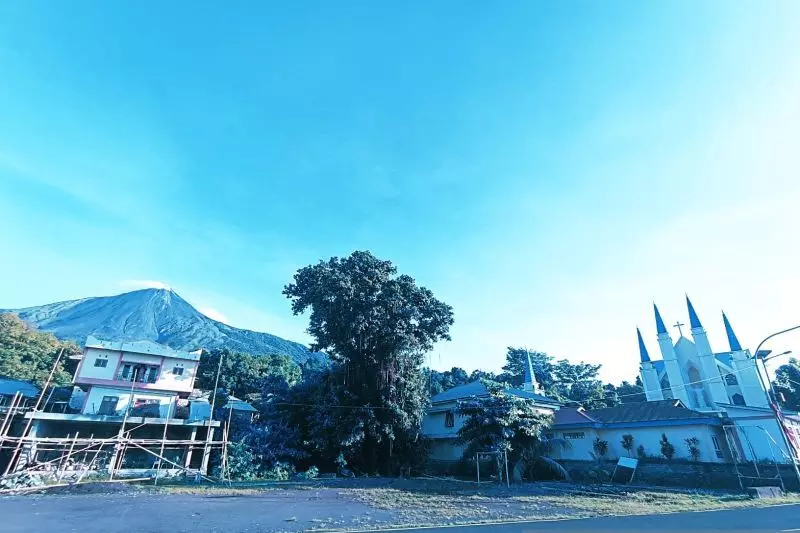 Pos PGA: Terdengar gemuruh dari kawah dua Gunung Karangetang