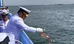 TNI AL gelar tabur bunga di Teluk Jakarta peringati Hari pahlawan