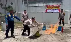 Bhabinkamtibmas Polres Tegal Kota dibekali pertolongan pertama dan simulasi kebakaran