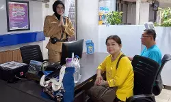 Peringati Hari Pahlawan, Frontliner KAI Sumut kenakan kostum pejuang dan bagikan hadiah