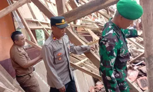 Bangunan SDN Najaten 1 di Garut ambruk akibat cuaca ekstrem