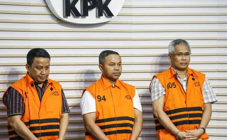 KPK sita dokumen anggaran Pemprov Riau saat geledah kantor gubernur