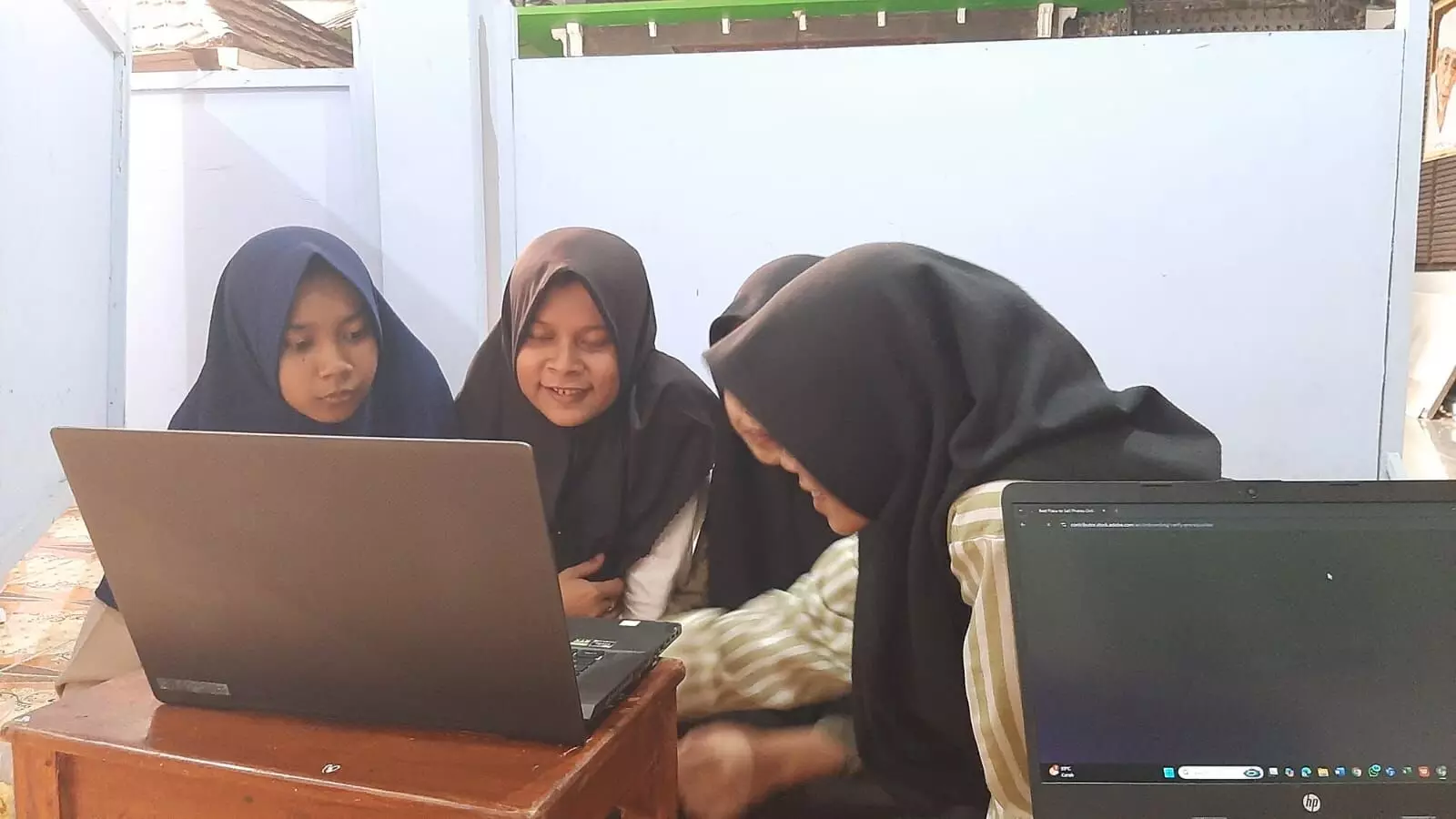 Santri mampu berdaya melalui ketrampilan desain ikon