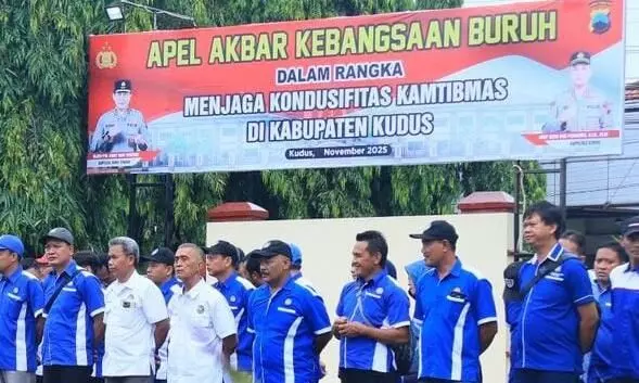 Polres Kudus dan buruh gelar apel akbar kebangsaan Polres Kudus dan buruh gelar apel akbar kebangsaan
