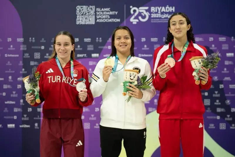 Perenang Adellia persembahkan emas untuk Indonesia di ISG Riyadh 2025