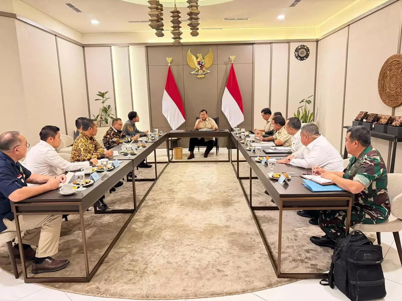 Prabowo pimpin rapat khusus di Lanud Halim sebelum bertolak ke Australia