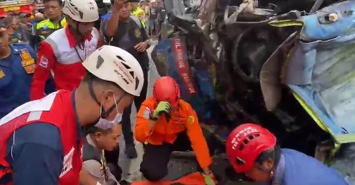 Tiga orang berhasil diselamatkan dalam kecelakaan truk di Purworejo