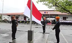 Hari Pahlawan, KAI Divre II Sumbar gelar upacara dan sapa pelanggan setia KA