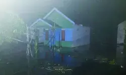 Banjir rob rendam sebagian wilayah selatan Kotawaringin Timur Kalteng Banjir rob rendam sebagian wilayah selatan Kotawaringin Timur Kalteng