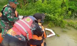 Anak tenggelam di Sungai Kawunganten Lor ditemukan dalam kondisi meningggal dunia Anak tenggelam di Sungai Kawunganten Lor ditemukan dalam kondisi meningggal dunia