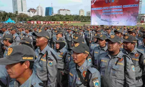 Rano Karno kukuhkan 6.035 anggota Satlinmas dan Satgas Linmas