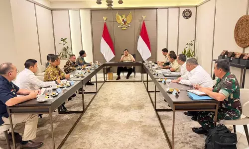 Prabowo pimpin rapat khusus di Lanud Halim sebelum bertolak ke Australia