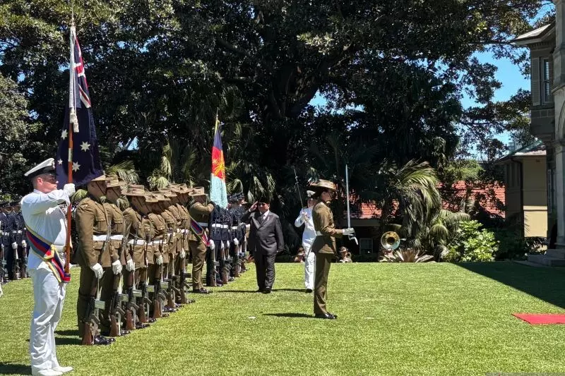 Prabowo beri hormat bendera tentara Australia saat Upacara Kenegaraan