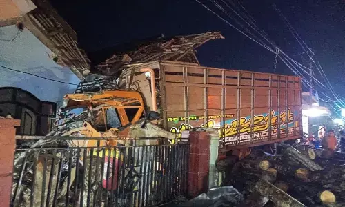 Polisi duga rem blong penyebab kecelakaan beruntun di lereng Semeru Polisi duga rem blong penyebab kecelakaan beruntun di lereng Semeru
