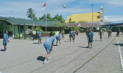 Koramil Timika gelar komsos kreatif bersama warga lewat lomba bola voli Koramil Timika gelar komsos kreatif bersama warga lewat lomba bola voli