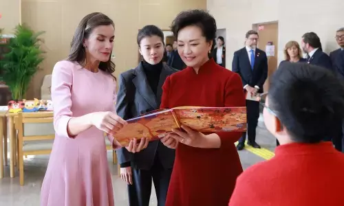 Peng Liyuan dan Ratu Spanyol kunjungi pusat percontohan layanan penyandang disabilitas Peng Liyuan dan Ratu Spanyol kunjungi pusat percontohan layanan penyandang disabilitas