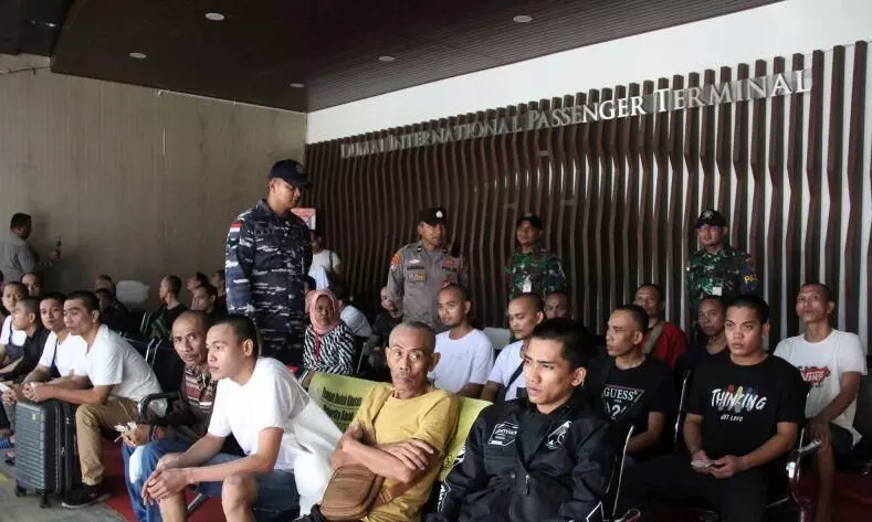 Kemlu evakuasi WNI rentan dari pusat detensi imigrasi Malaysia Kemlu evakuasi WNI rentan dari pusat detensi imigrasi Malaysia