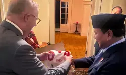 Prabowo beri hadiah untuk anjing kesayangan PM Australia Prabowo beri hadiah untuk anjing kesayangan PM Australia