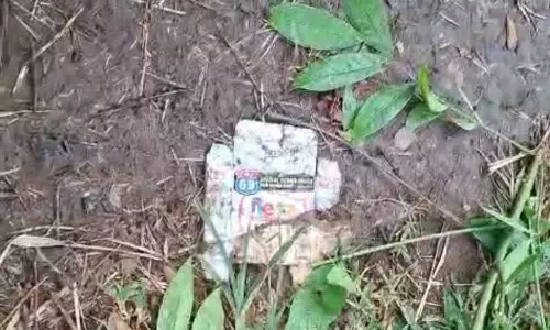 Duh! Bungkus kondom dan botol miras berserakan di Taman Daan Mogot Duh! Bungkus kondom dan botol miras berserakan di Taman Daan Mogot