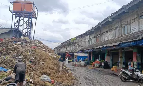 Sampah menumpuk, Pasar Induk Caringin Bandung tambah semrawut