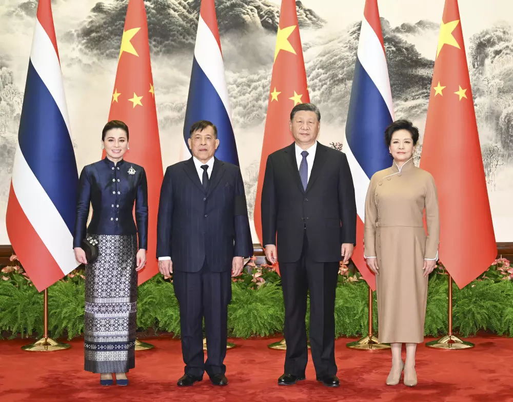 Xi Jinping bertemu dengan Raja Thailand Xi Jinping bertemu dengan Raja Thailand