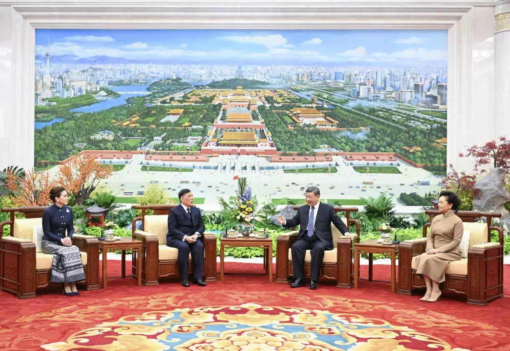 Xi Jinping bertemu dengan Raja Thailand Xi Jinping bertemu dengan Raja Thailand