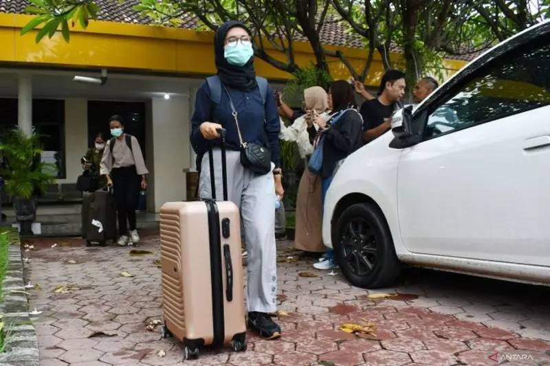 KPK bawa dokumen dari rumah Sekda Ponorogo dan Direktur RSUD di Madiun KPK bawa dokumen dari rumah Sekda Ponorogo dan Direktur RSUD di Madiun