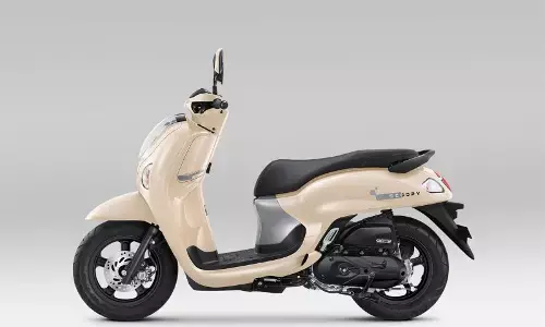 New Honda Scoopy hadir dengan warna baru New Honda Scoopy hadir dengan warna baru