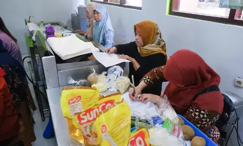 Pelaku UMKM Kota Magelang belajar olahan makanan agar berdaya saing Pelaku UMKM Kota Magelang belajar olahan makanan agar berdaya saing