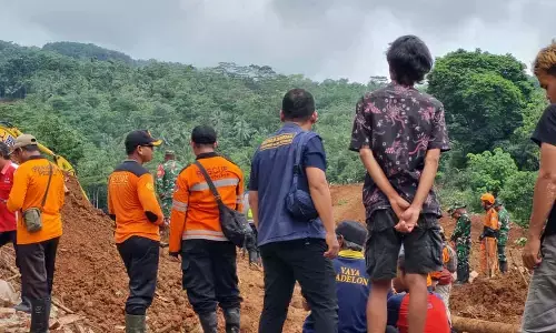 Kemensos kirim bantuan korban longsor Cilacap Kemensos kirim bantuan korban longsor Cilacap
