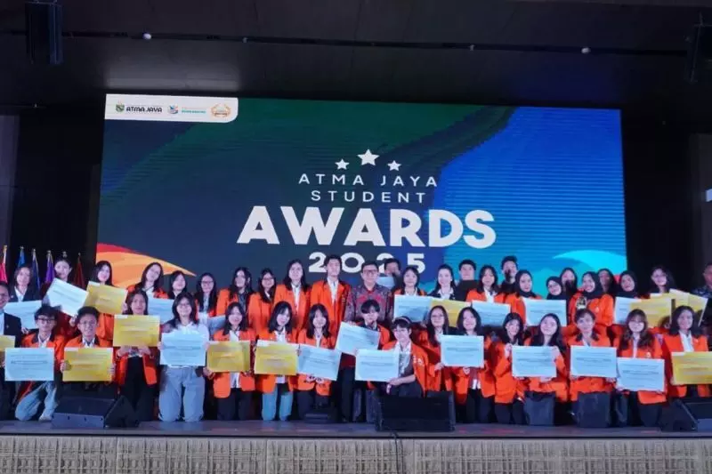 UAJ beri penghargaan mahasiswa guna tingkatkan semangat berdaya saing UAJ beri penghargaan mahasiswa guna tingkatkan semangat berdaya saing