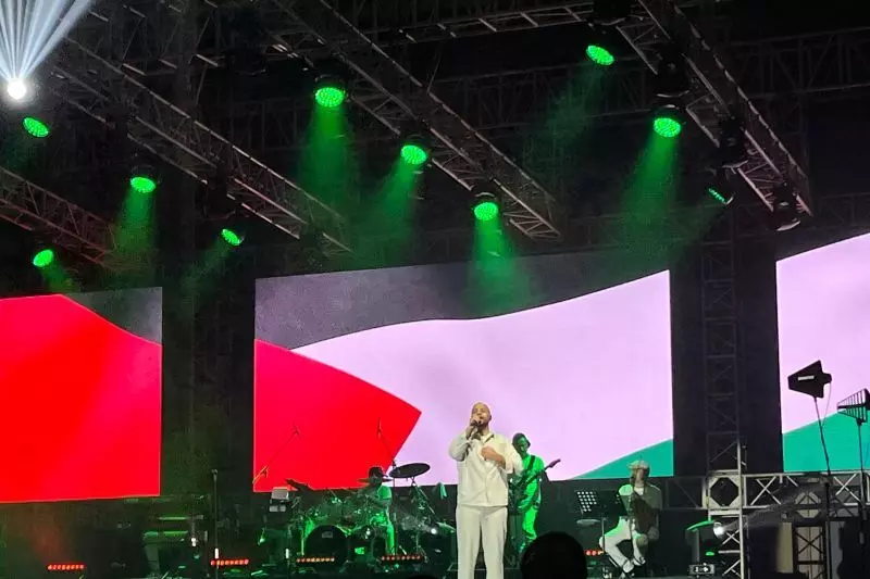 Maher Zain gaungkan kebebasan Palestina saat konser di Makassar Maher Zain gaungkan kebebasan Palestina saat konser di Makassar