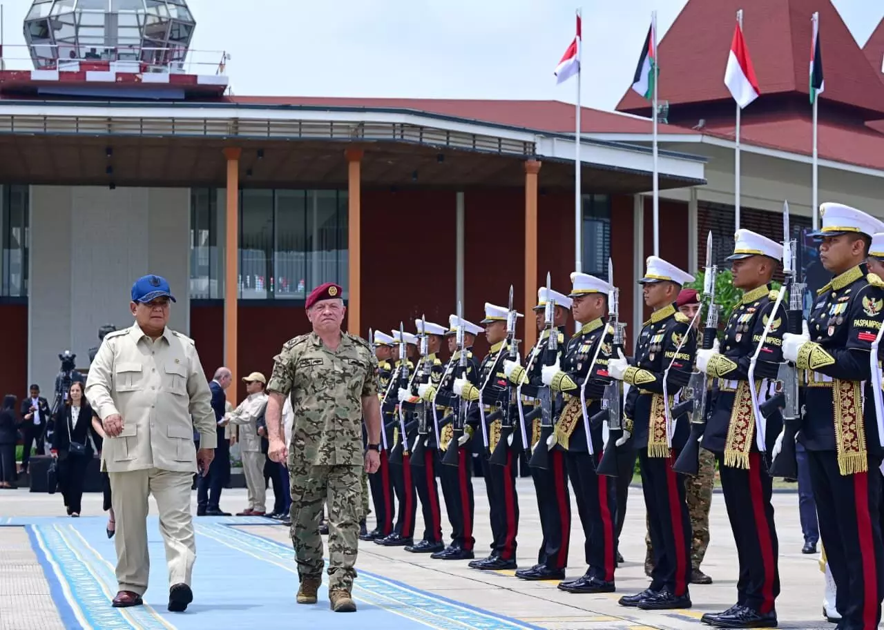 Presiden Prabowo antar kepulangan Raja Abdullah II ibn Al Hussein di Halim Perdanakusuma Presiden Prabowo antar kepulangan Raja Abdullah II ibn Al Hussein di Halim Perdanakusuma