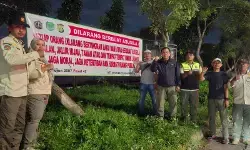 Dua pria diduga terlibat prostitusi sesama jenis di Jakbar ditangkap Dua pria diduga terlibat prostitusi sesama jenis di Jakbar ditangkap