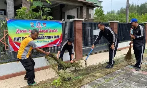 Dalam rangka HUT Polairud K-75, SAT Polaruid Tegal Kota gelar bakti sosial lingkungan bersih