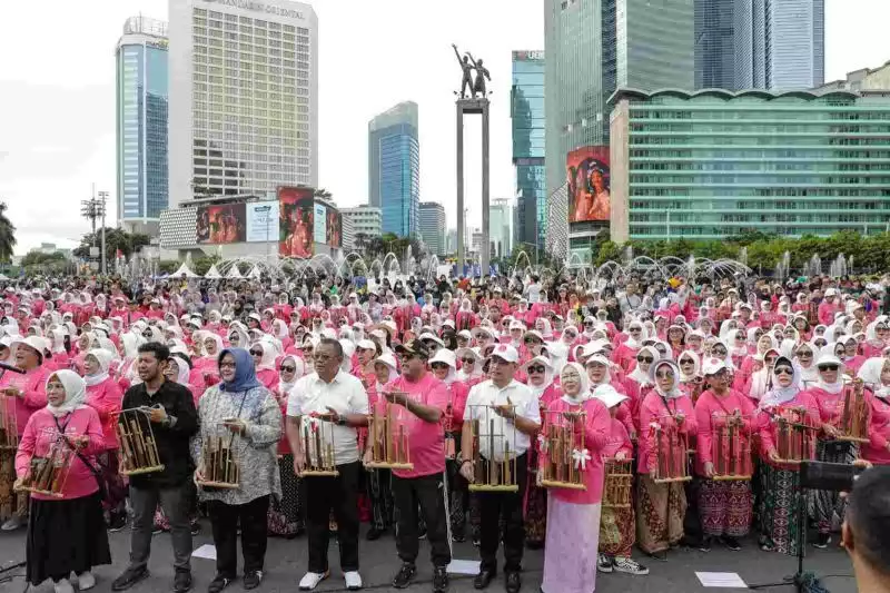 Rano buka peluang kembali adakan pertunjukan angklung di area CFD Rano buka peluang kembali adakan pertunjukan angklung di area CFD